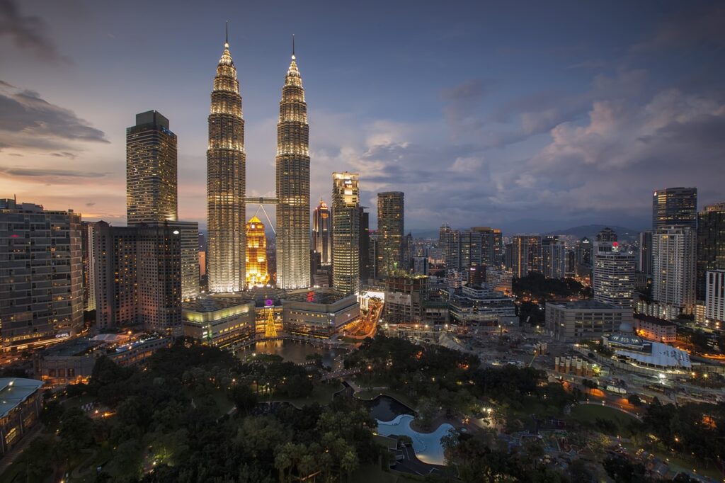 Malaysia ist eine der offensten Volkswirtschaften der Welt. Laut Weltbank hängen etwa 40 Prozent der Arbeitsplätze in Malaysia mit Exportaktivitäten zusammen. Foto: Pixabay
